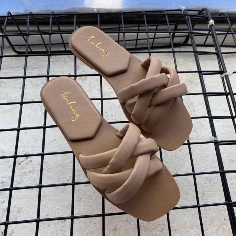 ♥️พร้อมส่ง♥️รีพีทแบบขายดี รุ่นนี้ ร้านสั่งผลิตมาเองนะคะ ไม่มีใครมี เลือกวัสดุสายหนังนิ่มๆ ใส่โดนน้ำได้ ด้วยการเจาะลงพื้น ไม่ใช่ทากาว ใส่ได้ตลอด ขอคอนเฟิมคะ