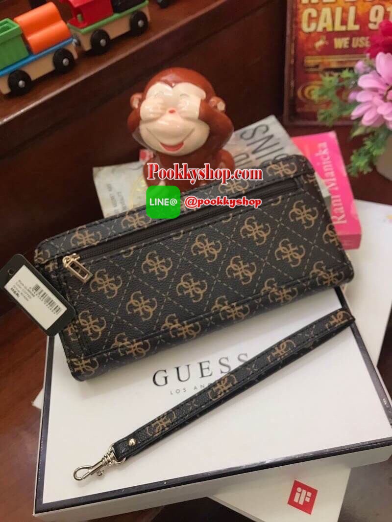 (กล่องแบรนด์/สายคล้องมือ) NEW ARRIVAL! GUESS FACTORY WOMEN'S LONG WALLET 2018 กระเป๋าสตางค์ทรงยาวคอลเลคชั่นใหม่แบบซิปรอบ วัสดุหนังPolyurethane100% ถือนิ่มสบายมือ ด้านหน้ามีโลโก้หนังติดโลหะแบรนด์ตัวนูน ลายหนังมีsignatureรอบใบภายในมีทั้งช่องซิปใส่เหรีย