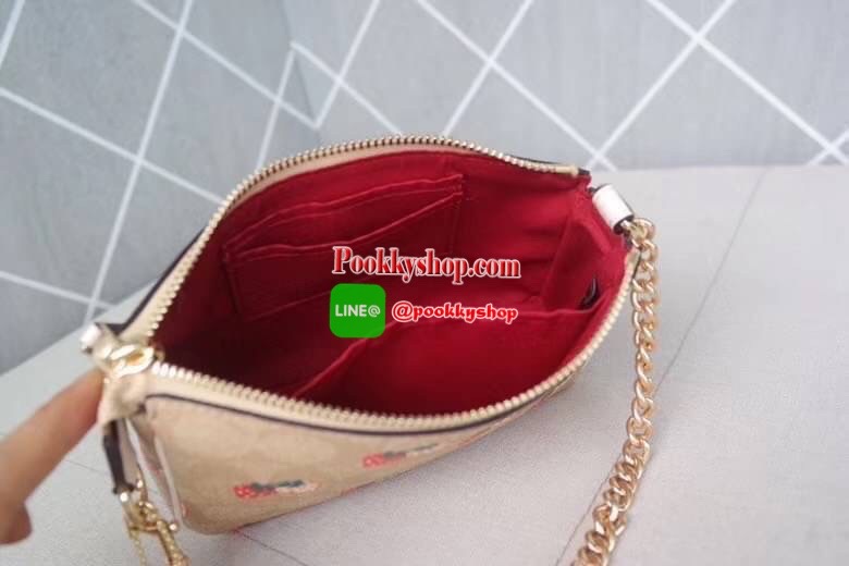 Coach POUCH IN SIGNATURE CANVAS WITH STRAWBERRY Signature coated canvas with smooth leather details Two credit card slots Inside multifunction pocket One zip closure, fabric lining| Detachable strap