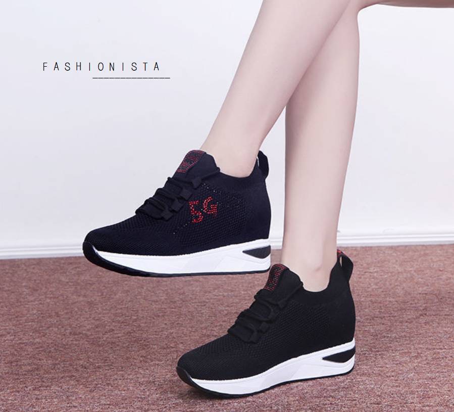 HOT FASHION แฟชั่นเสริมส้นมาแรง!! รองเท้าสลิปออนเสริมพื้น 5c.m. แต่งเชือกผูก ทรงสโลป วัสดุเนื้อผ้ายืดกระชับเท้า เนื้อหนาคุณภาพดี ขอบยางยืดเพิ่มความยืดหยุ่นในการสวมใส่ ใส่แล้วดูขาเรียวยาวสุดๆไปเลย ตัวพื้นรองเท้าเป็นยางพารากันลื่นได้ดีจ้า เพิ่มความโดดเด่นด้