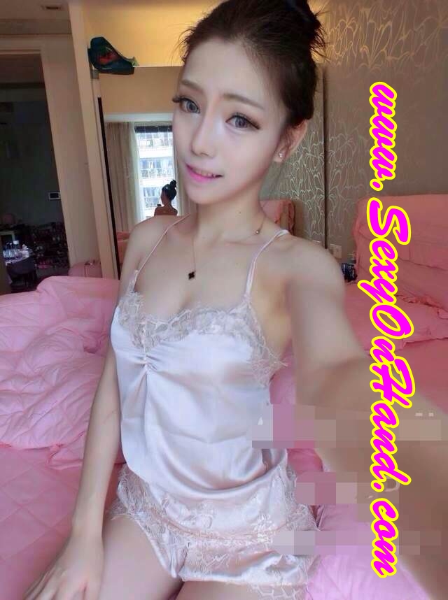 ชุดนอนเซ็กซี่ ชุดนอน ผ้า ไหมแท้ ชุดนอนกางเกง สีชมพูอ่อน แต่งลูกไม้ ช่วงคอเสื้อ ชายเสื้อและชายกางเกง แบบสวย ผ้าเกรดพรีเมี่ยม เนื้อดี ละเอียด นุ่มลื่น สวยมากๆคะ