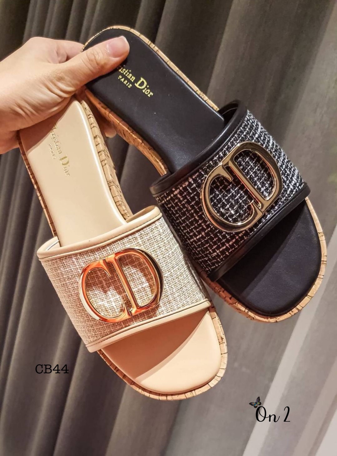 Dior shoes รองเท้าแตะสวมเสริมส้นหนา หน้าประดับอะไหล่ CD พื้นปั้มแบรนด์ทรงสวยใส่สบายพร้อมส่ง2 สี