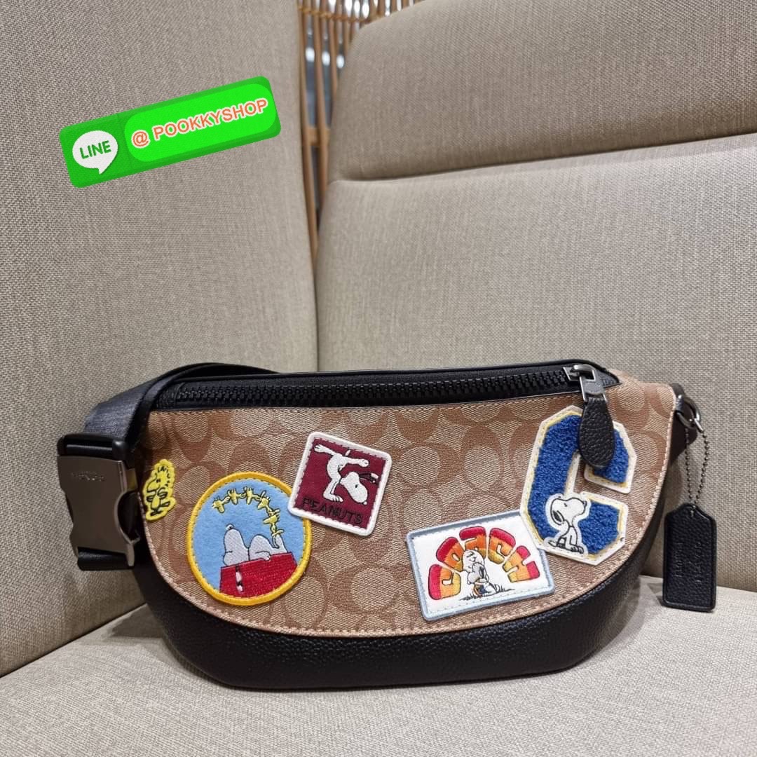 COACH C4028 COACH x PEANUTS WARREN BELT BAG IN SIGNATURE CANVAS WITH VARSITY PATCHES กระเป๋าคาดอกไซส์ใหญ่ คอลเลคชั่นยอดฮิต!! เป็นรุ่นสุดยอดของความคลาสสิค ขนาดสะพายกำลังเท่ คูลๆ ใช้งานง่าย ได้ทั้งหนุ่มๆและสาวๆ วัสดุหนังแคนวาสเคลือบลายสลับหนัง pepble น่าใช้