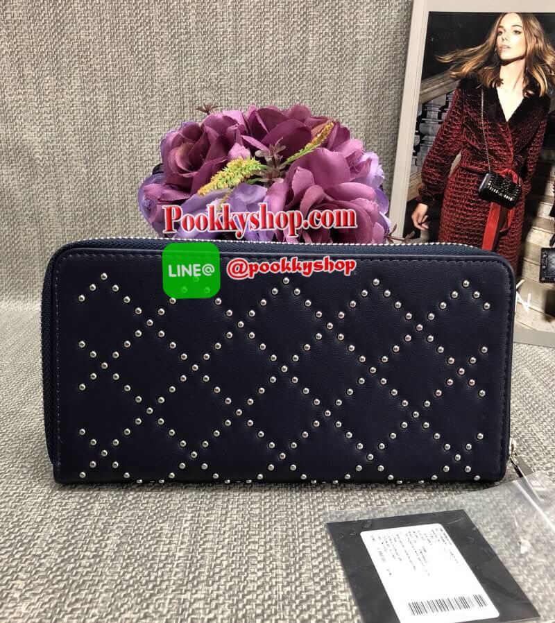 New arrival. LYN ALESSIA LONG WALLET BAG พร้อมส่งรุ่นใหม่ล่าสุดปี 2018 ค่ะ!!! กระเป๋าสตางค์ใบยาวซิปรอบ ตัวกระเป๋าปักหมุดกลมทรงข้าวหลามตัด เก๋มากๆค่ะ เปิดปิดกระเป๋าแบบซิป ภายในแบ่งสามช่อง มีช่องซิปกลาง ช่องหน้าหลังใส่ธนบัตร มือถือพวก iphon ได้ และช่องเสียบ