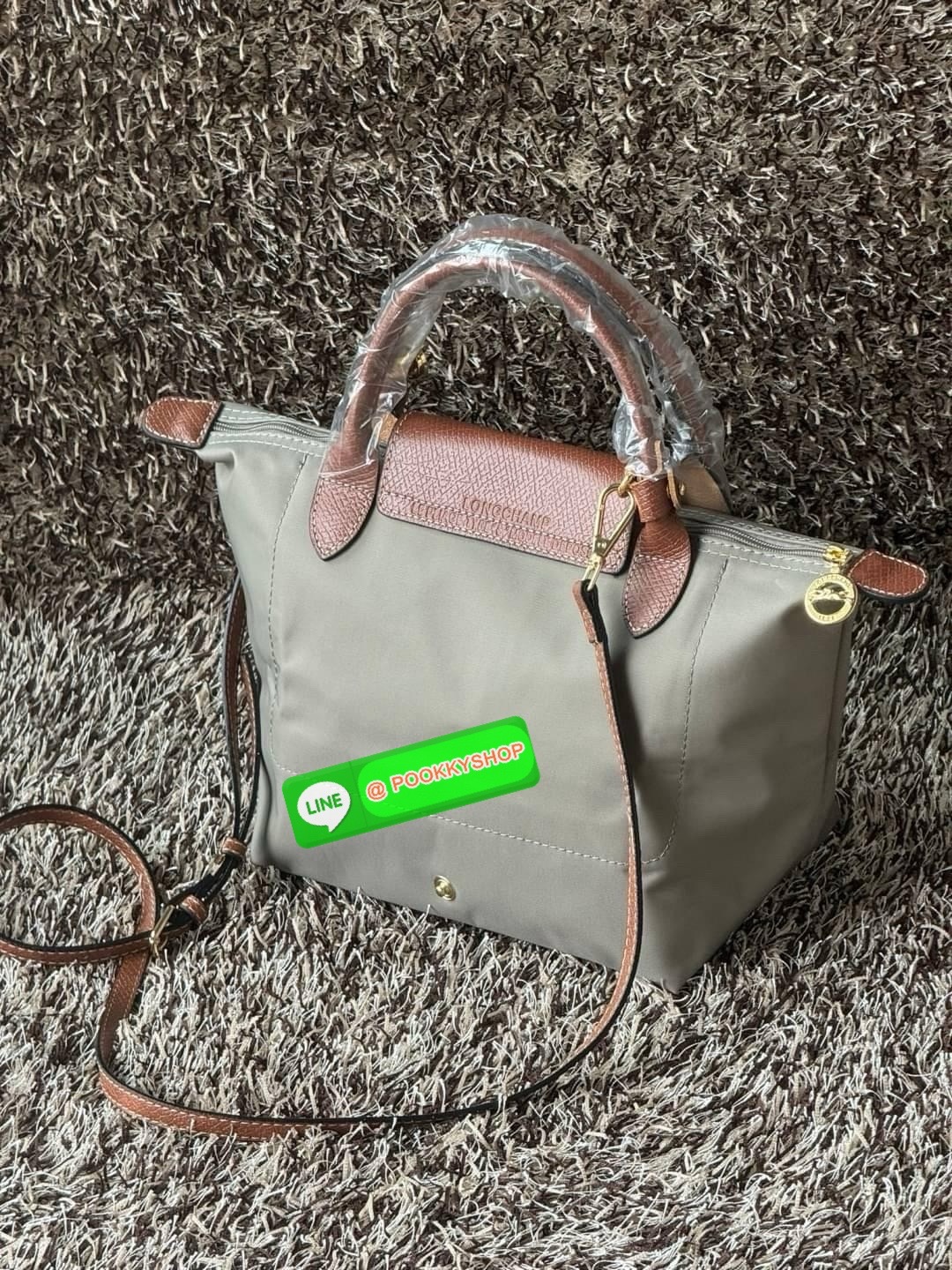 LONGCHAMP LE PLIAGE ORIGINAL S HANDBAG Crossbody Bag กระเป๋าสะพายไหล่ รุ่น Original มีเอกลักษณ์อันโดดเด่นของรุ่นไอคอนนิคของ Longchamp อย่าง Le Pliage (เลอ ปลิยาจ) โดย Longchamp ได้รับแรงบันดาลใจจากศิลปะการพับกระดาษแบบ Origami (โอริกามิ) ในการสรรค์สร้างกระ