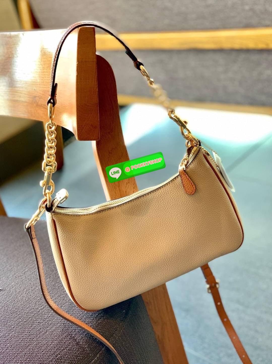 COACH TERI SHOULDER BAG ((CA173//CA209//CA548)) 🔹กระเป๋าทรงพอช ในรูปแบบหนังแท้ หนังนิ่มสวยมากค่ะ 🔹เปิดปิดกระเป๋าแบบซิป ภายในสามารถใส่กระเป๋าเงินใบยาวได้;มือถือได้ทุกรุ่น;พาสปอร์ตได้;มีช่องเล็กใส่ของจุกจิก และช่องเสียบบัตรให้อีก2ช่องนะคะ