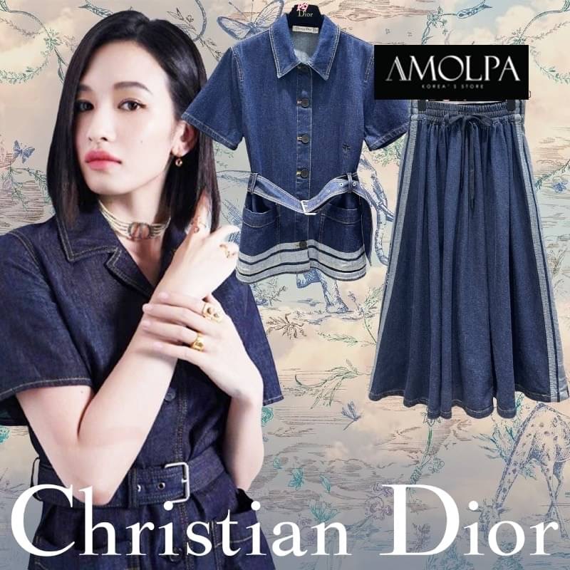 SET TOP+SKIRT CHRISTIAN DIOR DENIM มาให้ช๊อปทั้งเสื้อและกระโปรง สำหรับแบรนด์ CHRISTIAN DIOR คอลเลคชั่นใหม่ งานผ้ายีนส์คุ้มค่าต่อการครอบครองมากกกก สุดคุ้ม ตัวเสื้อเป็นเสื้อคอปกกระดุมหน้า มาพร้อมเข็มขัดยีนส์ หลังปลายเสื้อทออักษร CHRISTIAN DIOR มาพร้อมกระโปร