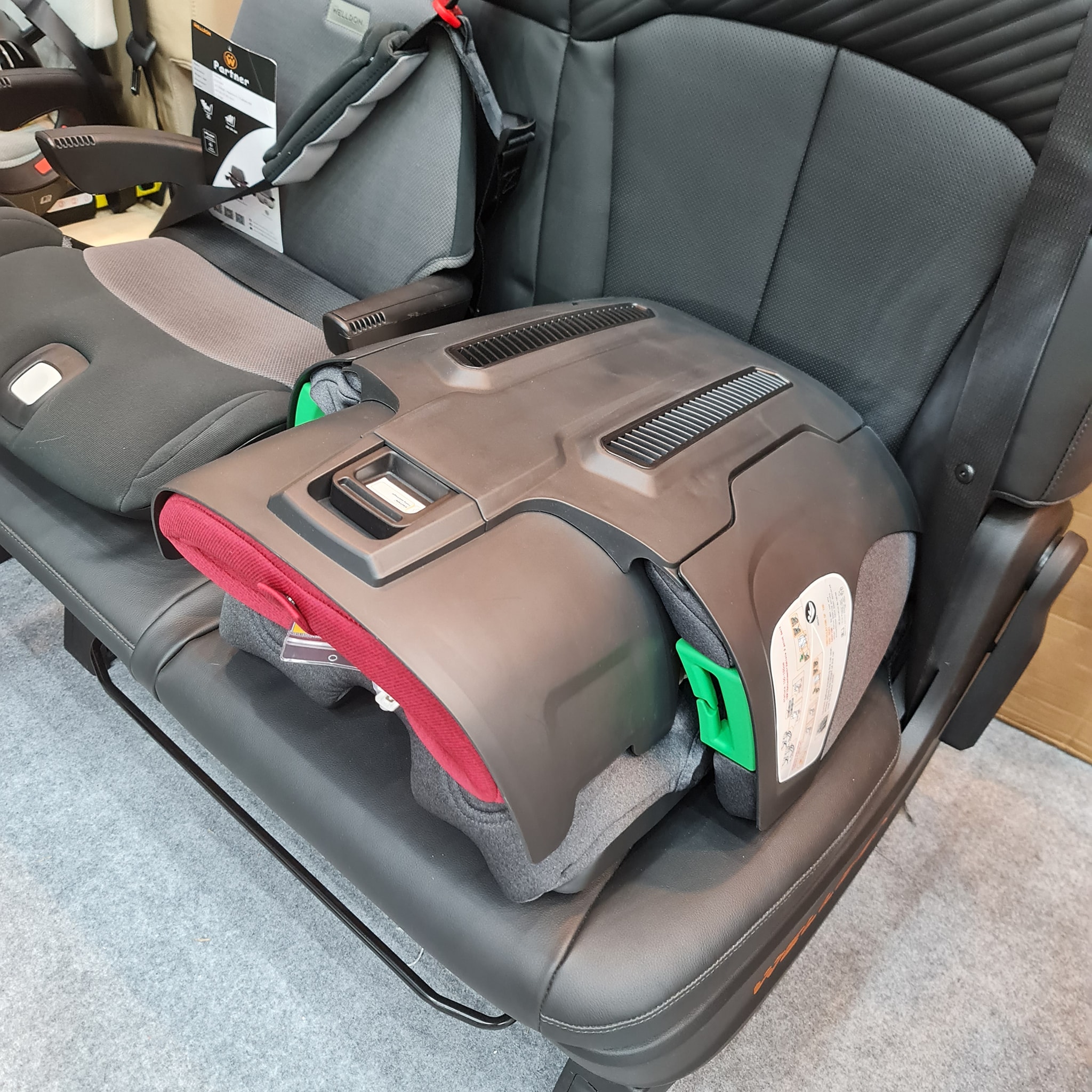 คาร์ซีทเด็กโต Welldon รุ่น Cocoon Trip (3 - 12ปี)