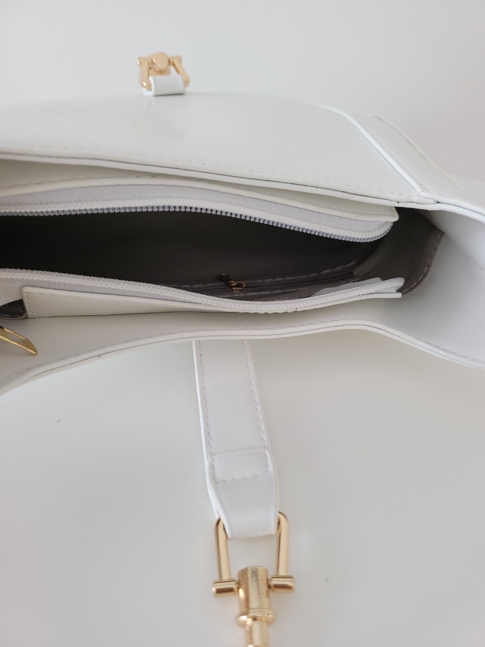 รุ่นใหม่✨ พร้อมส่ง!!!!!! Rosy bag (BP) เริ่ดได้เชิ่ดได้ กระเป๋าสะพายหนังลุคคุณหนูคุณนาย มีสายสำรองไว้ให้ต่อเพิ่มความยาวสะพายแบบcrossbodyได้ มีให้เลือก5สี