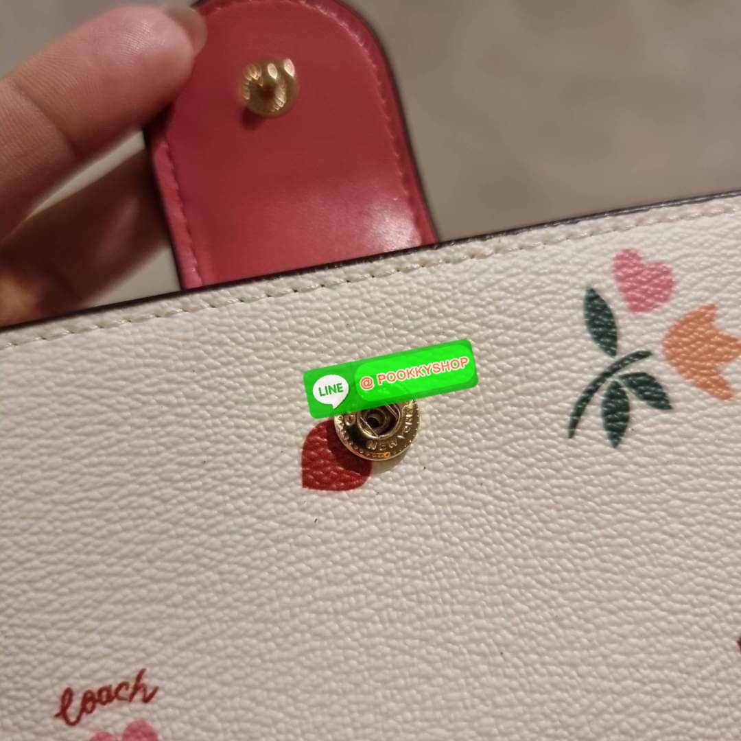 COACH C8730 MEDIUM CORNER ZIP WALLET IN SIGNATURE CANVAS WITH WILDFLOWER PRINT คอลเลคชั่นใหม่ กระเป๋าสตางค์ใบกลาง ดีไซน์ใหม่ สุดหรู คละลายพริ้นท์เต็มใบ น่าใช้ไปอีก วัสดุหนังแคนวาสเคลือบลาย ภายในมีช่องใส่บัตร ใส่ธนบัตรได้ครบ และมีช่องซิปแยก ใบจริงสวยมากๆ แ