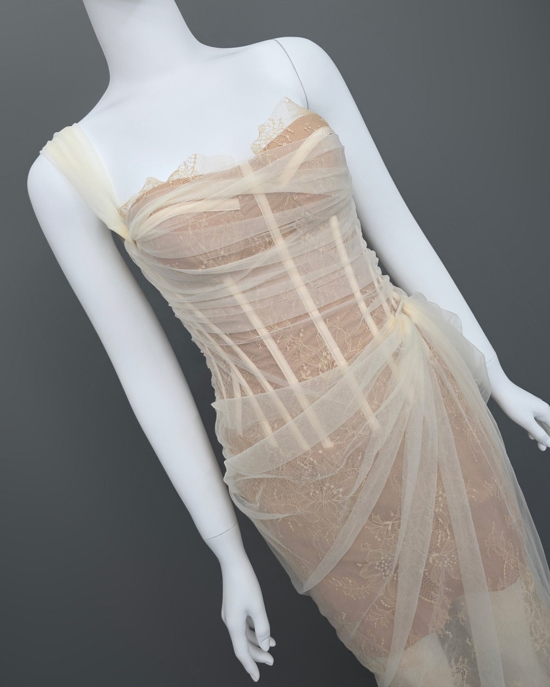 เดรสแฟชั่น เดรสเสื้อเกาะอก มีโครงแบบคอร์เซ็ต