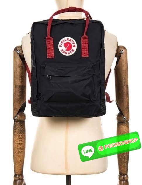 Fjallraven Kanken backpack รุ่น Classic แบรนด์ดังจากสวีเดนที่นิยมกันมากในหมู่วัยรุ่น กระเป๋าเป้ที่มีน้ำหนักเบา แต่มีความทนทาน และช่องว่างต่างๆมากขึ้น มีซิปหน้าสำหรับใส่ของกระจุกกระจิก และหูหิ้วทั้งด้านหน้าและด้านหลัง สำหรับการหิ้วถือได้สะดวก จุดเด่นที่ทำใ
