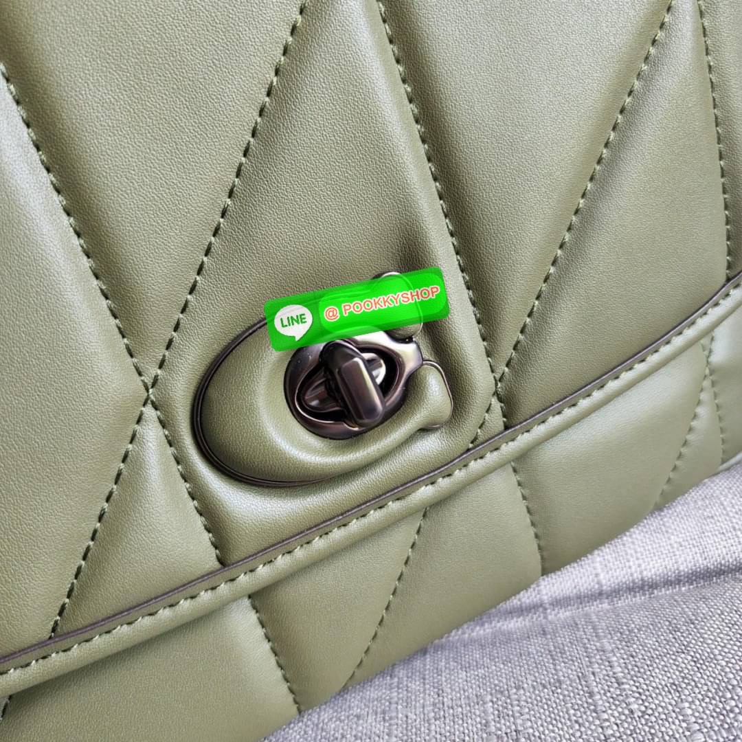 COACH Pillow Madison Shoulder Bag With Quilting (COACH C8560) สวยหรูมงลงมากแม๊ กระเป๋าสะพายข้าง คอสบอดี้ หรือสะพายไหล่คู่ สายโซ่สวยหรู วัสดุหนังแท้นิ่มมือ สัมผัสแล้วรับรองหลงเลยคะ ตัวล็อคแบบ Turnlock มีซับในผ้า ภายในช่องโล่ง มีช่องซิปแยก ด้านหลังกระเป๋ามี