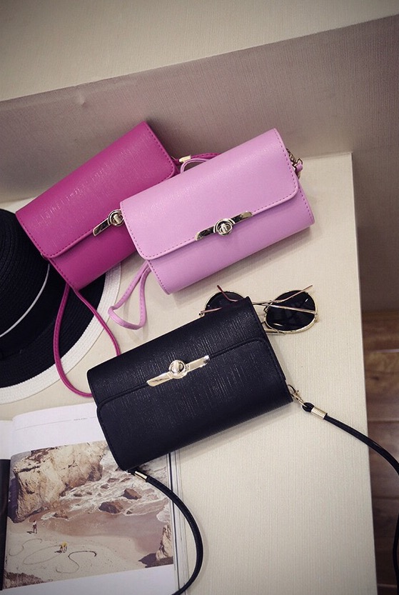 กระเป๋าสตางค์ กระเป๋าคลัชมือ กระเป๋าสะพายข้าง สีดำ เนื้อสวย เรียบหรู คุณหนูมากๆคะ size :ยาว19*สูง12*หนา 6cm