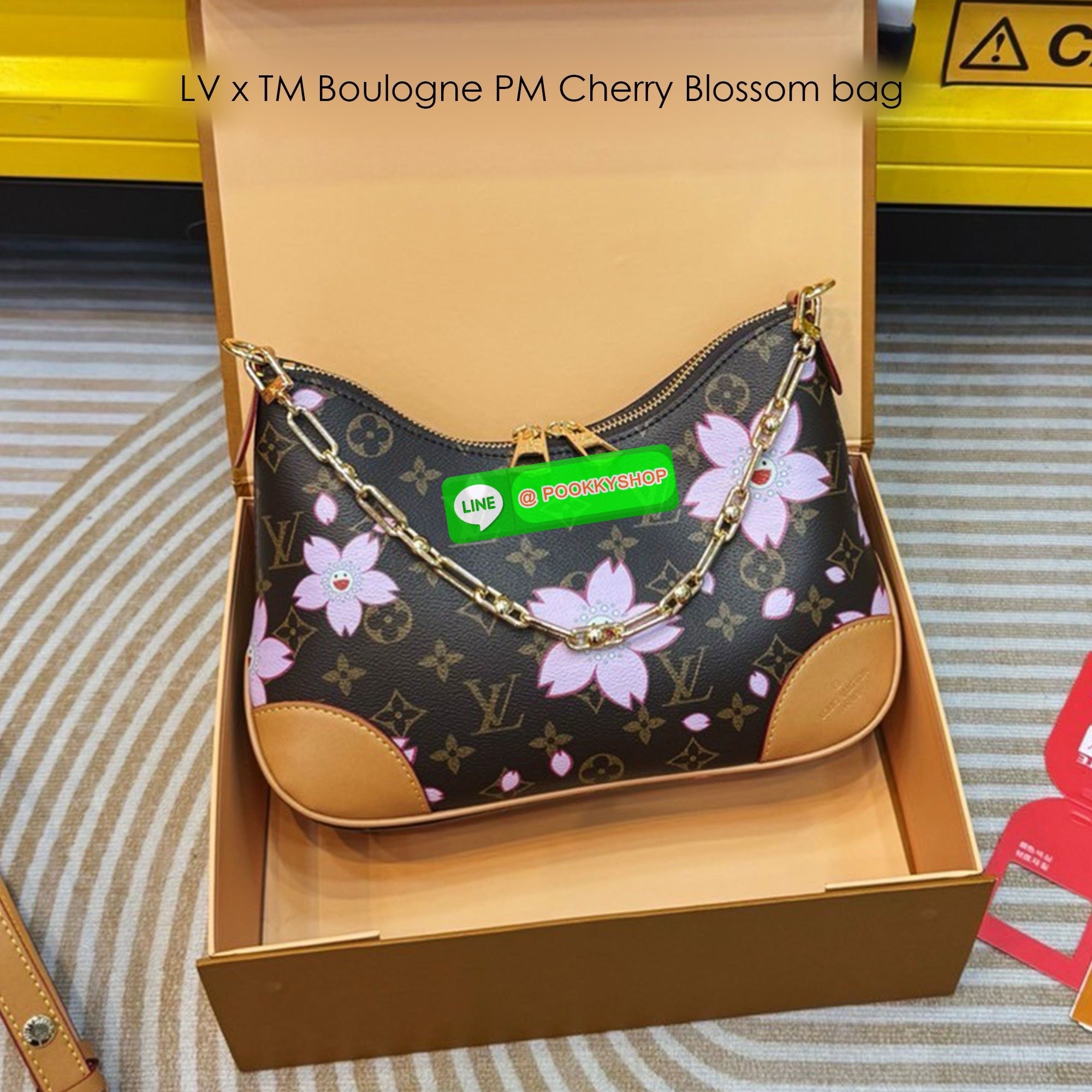 LV x TM Boulogne PM Cherry Blossom bag กระเป๋าสะพาย ดีไซน์คลาสสิครุ่นสุดปัง ปรับลุคให้มีชีวิตชีวาด้วยลายดอกไม้ซากุระเชอรี่บลอสซั่ม คอลใหม่สุดเอ็กซ์คลูซีฟ โมโนแกรมแคนวาสสุดไอคอนิกพิมพ์ลายดอกไม้สีสดใสคลาสสิค ขนาดกำลังดี ใช้งานได้สะดวกคล่องตัว ปากกระเป๋ามีซิ