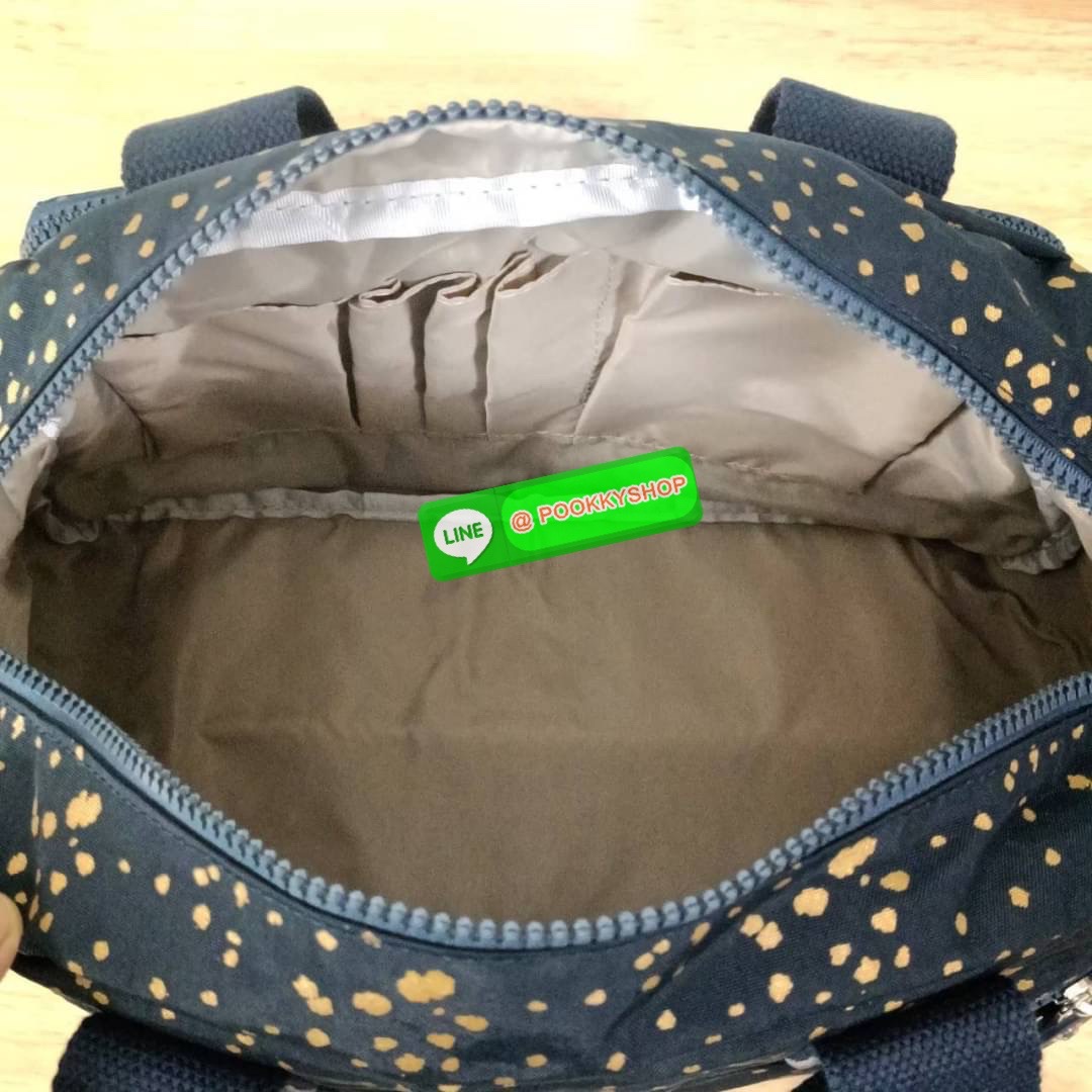 Kipling Women’s Defea Top-Handle Bag (ผ้าหนา) กระเป๋าถือหรือสะพายจาก Kipling วัสดุทำจาก Nylon + Polyester