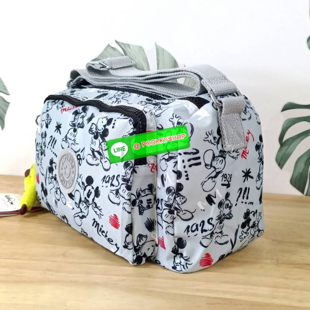 KIPLING RETH CROSSBODY BAG ซับในตาราง วัสดุ Nylon +polyester กระเป๋าสะพายข้างหรือ สะพาย Crossbody ได้ ช่องหน้าเปิด-ปิด ด้วยซิป พร้อมช่องแยกบ่อยด้านข้าง ช่องหลัก 2 ช่อง ด้านในโล่งกว้าง สามารถจุสัมภาระได้เยอะ พร้อมช่องซิปหลัง สายสะพายปรับระดับสั้น-ยาว ได้ f