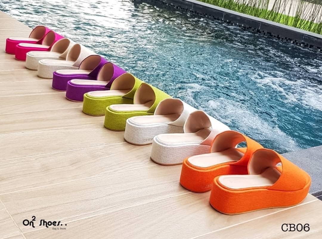 พร้อมส่ง รองเท้าทรง Tosat (โทสต์) สุดฮิต ตัวนี้ส้นและพื้นงานเกรดเทียบหลักพันได้เลยค่ะ วัสดุโฟมแข็งสำหรับทำส้นโดยเฉพาะน้ำหนักเบาใส่เดินสบาย ไม่ยุบไม่ยวบ พื้นรองอย่างดีกันลื่น ไม่สึกง่าย ตอบโจทย์สำหรับสาวๆที่ใส่เดินยืนนานๆได้ดี วัสดุตัวรองเท้าเป็นผ้าแคนวาสม