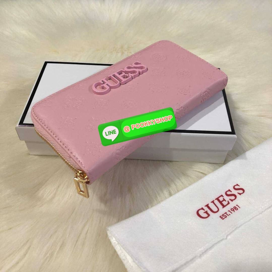 GUESS WOMEN'S LONG WALLET กระเป๋าสตางค์ใบยาว สวยมากค่ะ เปิดปิดด้วยซิป ด้านหน้าประดับโลโก้แบรนด์ ด้านหลังมีช่องซิป หัวซิปแบรนด์ทุกจุด ภายในมีช่องใส่ธนบัตรแบงก์พัน ช่องซิปกลางและช่องใส่บัตรหลายช่องสวยน่าใช้ทุกสีค่ะ มาพร้อมกล่องกระดาษแบรนด์และถุงผ้ามอบเ