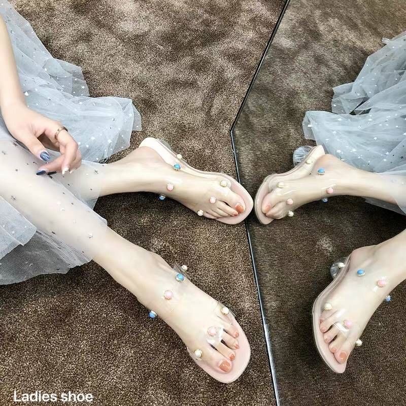 พร้อมส่งงานนำเข้า รองเท้าส้นอะคริลิคใสทรงกลม วัดสุพื้นPUคุณภาพดีสวม2ตอนซิลิโคนนิ่มตอกหมุดอะไหล่มุกสีหวานๆ