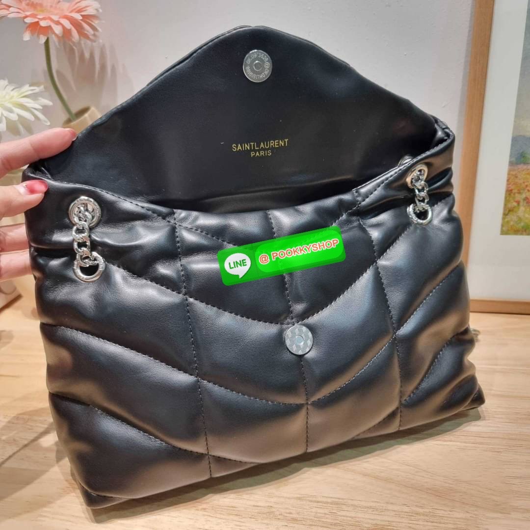 IN STOCK!! Yves Saint laurent puffer small chain bag in quilted lambskin กระเป๋าสะพายรุ่นยอดนิยม ทรงสวย ใช้ได้บ่อยไม่มีเบื่อ วัสดุหนังแกะ สัมผัสนิ่มมือ ดีไซน์เรียบหรู ออกแบบมาให้ใช้งานได้สะดวกด้วยกระดุมแม่เหล็ก พับทรงเข้ารูป ภายในโล่งกว้าง มีช่องซิป สามาร