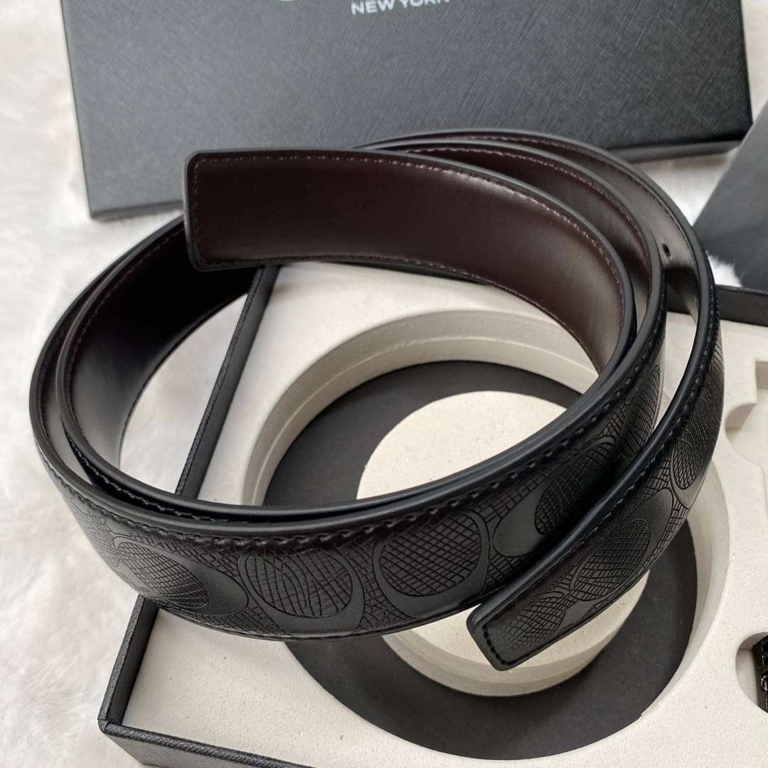 Set เข็มขัด coach 2 หัว ใส่แบบเจาะรูเข็มขัด สายลายC นูนสลับกับด้านเรียบ สลับใช้ได้ 2 ด้าน ทั้งยังสามารถเจาะรูเพิ่มได้ รุ่นนี้มาพร้อมป้ายแท็กแบรนด์ หัวเข็มขัดใส่ได้ง่าย ถอดได้ไม่ยาก ซื้อเป็นของขวัญของฝาก ดูดีมากๆเลยนะคะ