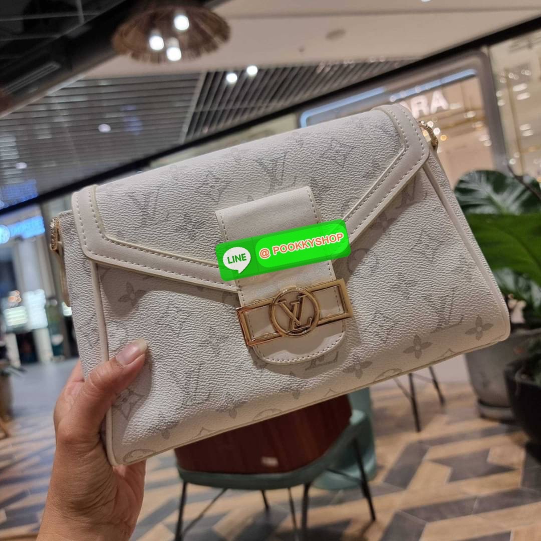 NEW ITEM!! LV CROSSBODY BAG WITH GWP กระเป๋าสะพายข้างพรีเมี่ยมกิ๊ฟ สีสวย คุณหนูสไตล์สุดๆ วัสดุหนังแคนวาส เปิด-ปิดกระเป๋าด้วยกระดุมแม่เหล็ก ภายในเป็นช่องโล่ง มีช่องซิปและช่องแยกให้ ใส่ของใช้สำคัญได้สบายๆ มือถือ พาวเวอร์แบงค์ เครื่องสำอางค์ ของจุกจิกได้หมดจ