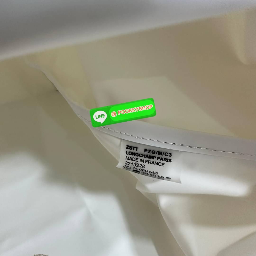 LONHGCHAMP LE PLIAGE ORIGINAL L TOTE BAG 🔖กระเป๋าสะพายไหล่ Le pliage ใบใหญ่ เรียบง่ายจุของได้เยอะ สามารถเก็บเอกสารหรือแล็ปท็อปได้คะ 🔖วัสดุ:ไนลอนเคลือบ 🔖เปิด-ปิดด้วยซิป ภายในกว้าง มีช่องลับแยกคะ 🔖สามารถพับเก็บได้พกพาสะดวกคะ