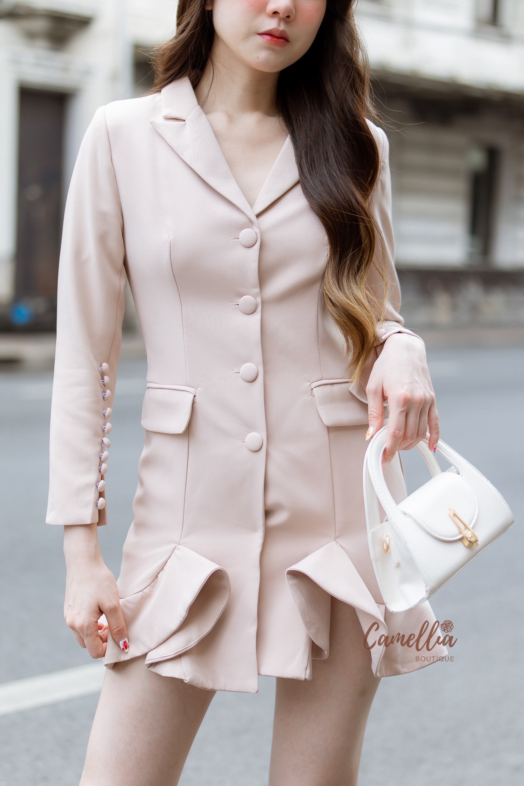 เดรสแฟชั่น ชุดเดรสสูทแขนยาวระบายๆ แขนแต่งกระดุมเรียงเม็ดสวย