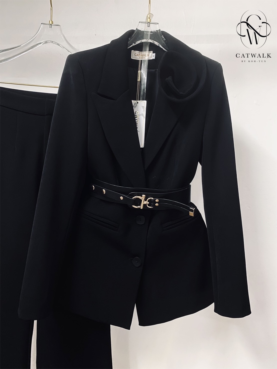 ชุดเซทแฟชั่น กับSet BLAZERปกดอกไม้+เข็มขัด+กางเกงทรงสวย