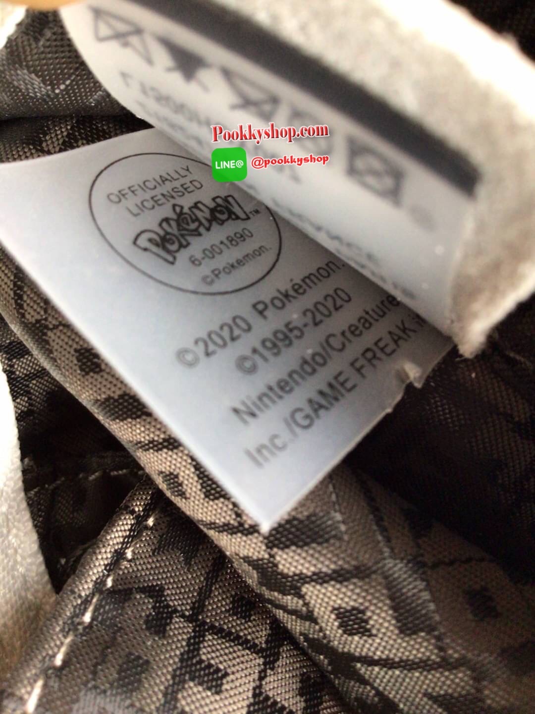 🚚 พร้อมส่ง 🚚 LONGCHAMP X POKE’MON TOP HANDLE BAG XS ขนาด มินิ รุ่น 1500 Collection LE PLIAGE CUIR Fall/ Winter เรียบหรูอย่างฝรั่งเศสกับความน่ารักคาวาอิแบบญี่ปุ่นมาผสม ซึ่งจะเป็นการนำเอาลวดลายพิคาชูมารังสรรค์ลงในกระเป๋าสุดคลาสสิกของแบรนด์ ก