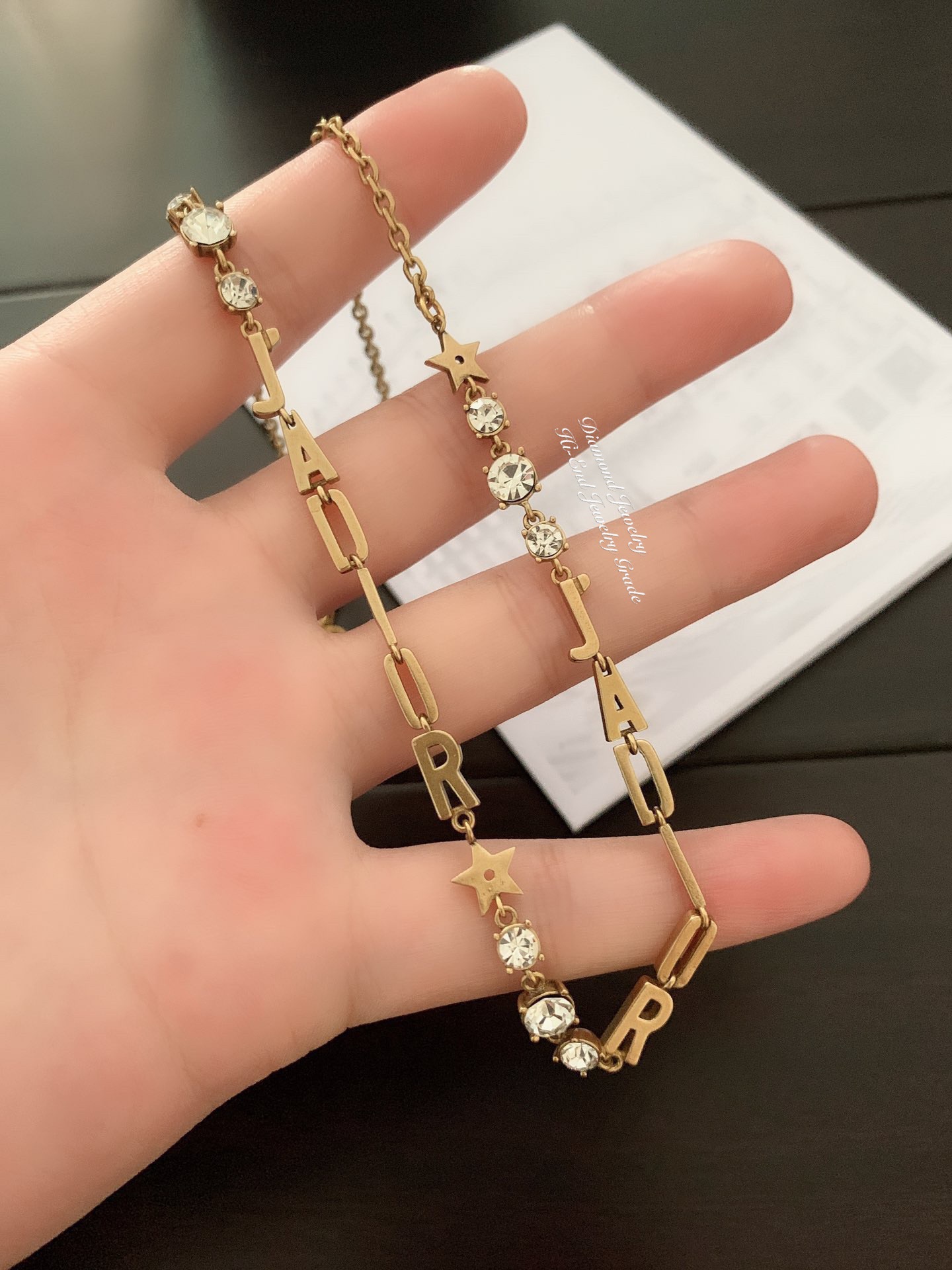 Hi-End Quality !!!! Christian Dior Necklace สร้อยคอดิออ คอเลคชั่นล่าสุด งานสวยคะ ตัวเรือนสีทอง น้ำหนักใกล้เคียงของจริงที่สุด งานอย่างดี มีน้ำหนัก ** ไม่ใช่งานเกรดถูกนะคะ ** สั่งผลิตจากต้นแบบแท้ ดาราเซเลปใส่กันแทบทุกคน ใส่ได้ตลอดไม่ตกเทรน เข้ากับทุกการแต่ง