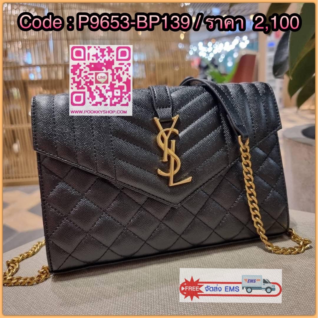 New in!! Yves Saint laurent envelope quilted with chain กระเป๋าสะพายพรีเมี่ยมกิ๊ฟ จากเคาน์เตอร์ vip dutyfree ทรง woc สุดฮอต ในดีไซน์ใหม่ ดีเทลเย็บสวยคม โดดเด่นกว่าใครแน่นอน วัสดุหนัง pepble ทนทาน ใช้งานง่ายเพียงแค่เปิด-ปิดด้วยกระดุมแม่เหล็ก ภายในแบ่งสัดส่