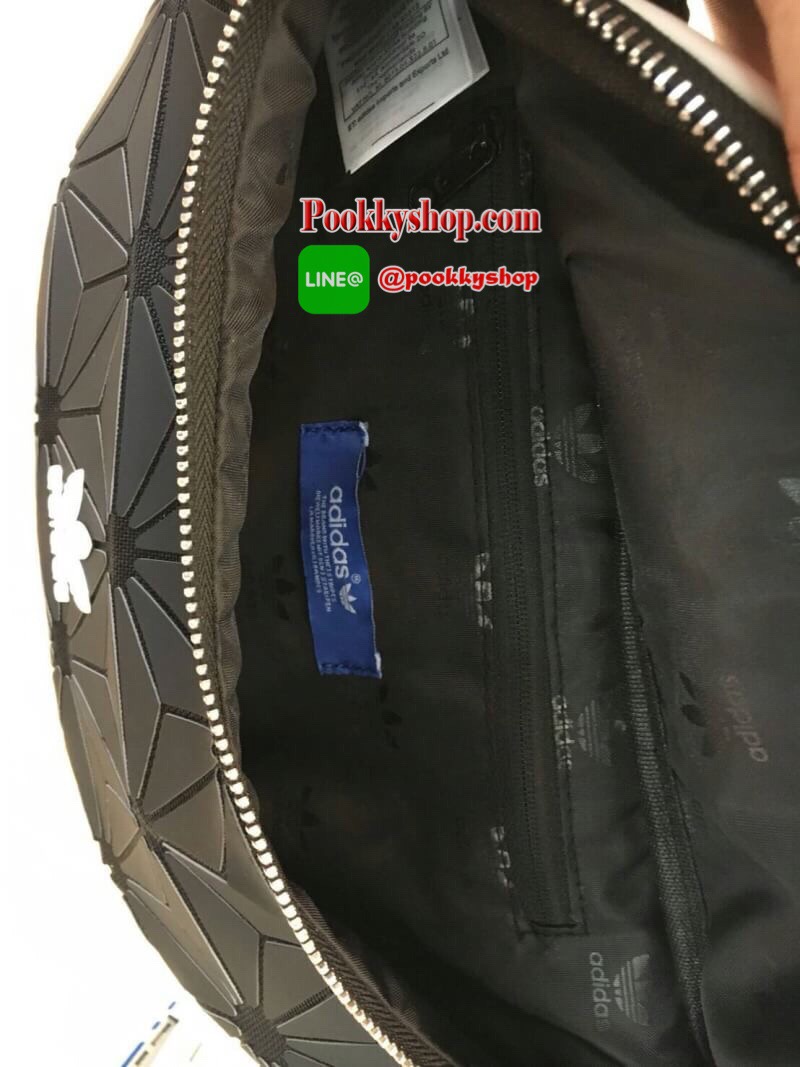 มาพร้อมถุงผ้าขาวกันฝุ่น) พร้อมเสิร์ฟความ Sport กับกระเป๋าคาดอก/คาดเอวจากแบรนด์ดัง ADIDAS MATE 3D รุ่นสุดฮิตในตอนนี้ โดดเด่นด้วยรูปทรงกะทัดรัด สายยาวปรับได้เป็นทั้งกระเป๋าคาดอกและกระเป๋าคาดเอว ด้านในใส่ของได้กำลังพอดี ใช้ได้ทั้งหญิงชายเลยคะรุ่นนี้ รีบคว้าด