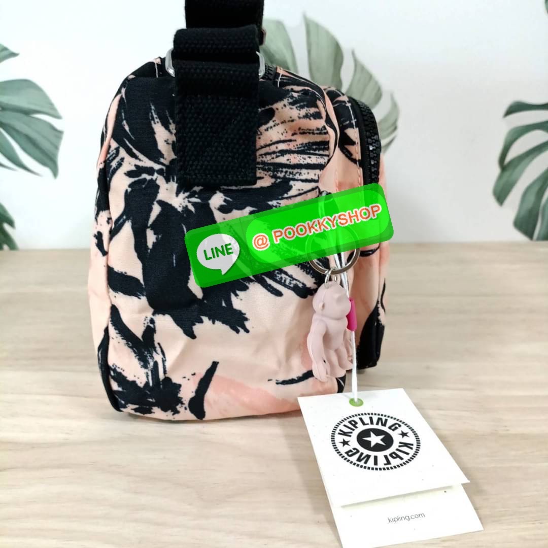 KIPLING RETH CROSSBODY BAG วัสดุ Nylon+polyester กระเป๋าสะพายข้างหรือ สะพาย Crossbody ได้ เปิด-ปิด ด้วยซิปปั๊มแบรนด์ที่หางซิป พร้อมช่องช่องหน้าแยกใส่ของใช้เล็กๆ น้อยๆ ได้ ช่องหลัก 2 ช่อง ด้านในโล่งกว้าง สามารถจุสัมภาระได้เยอะ มีช่องซิปด้านในและสายคล้องพวง