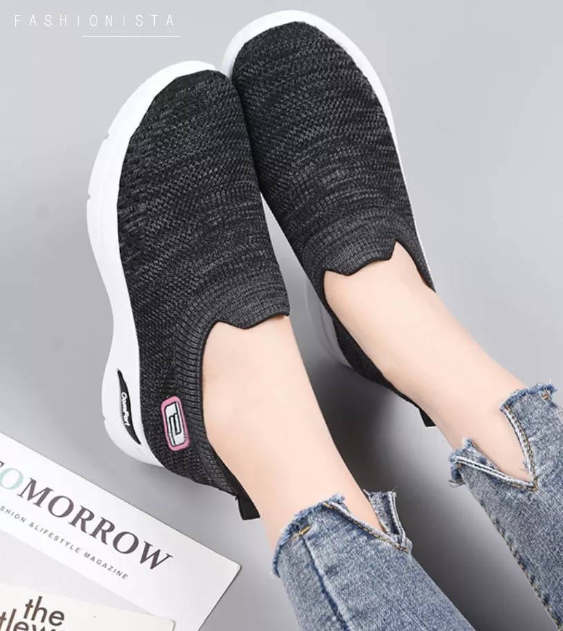 มาแล้วค่ะ รุ่นขายดี!! พร้อมส่งเลย ไม่ต้องรอนานคร๊า ไม่อยากให้พลาดเลยสำหรับรุ่นนี้ !! รองเท้าสุขภาพทรงสลิปออน วัสดุผ้าทอเนื้อหนานุ่มขึ้นทรง ใส่สบายกระชับเท้า ดีไซน์สวยเก๋ พื้นยาง 1.5 นิ้ว รองรับแรงกระแทกเท้าและยืดหยุ่นได้ดีมากๆค่ะ ใครได้ใส่ต้องหลงรักแน่นอน