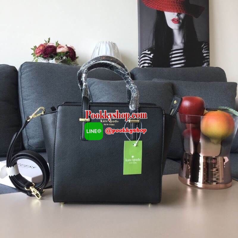 KATE SPADE NEW YORK CEDAR STREET HAYDEN BAG กระเป๋าถือหรือสะพายหนัง Saffiano สวยหรูอยู่ทรงสไตล์ PRADA ด้านหน้าประดับโลโก้แบรนด์สีทองสวยหรู ภายในโล่งกว้าง มีช่องซิปและช่องเล็กสำหรับใส่ของ จะใส่ ipad mini กระเป๋าสตางค์ใบยาวได้หมดค่ะ มีหมุดรองฐานกันรอย 4 มุม