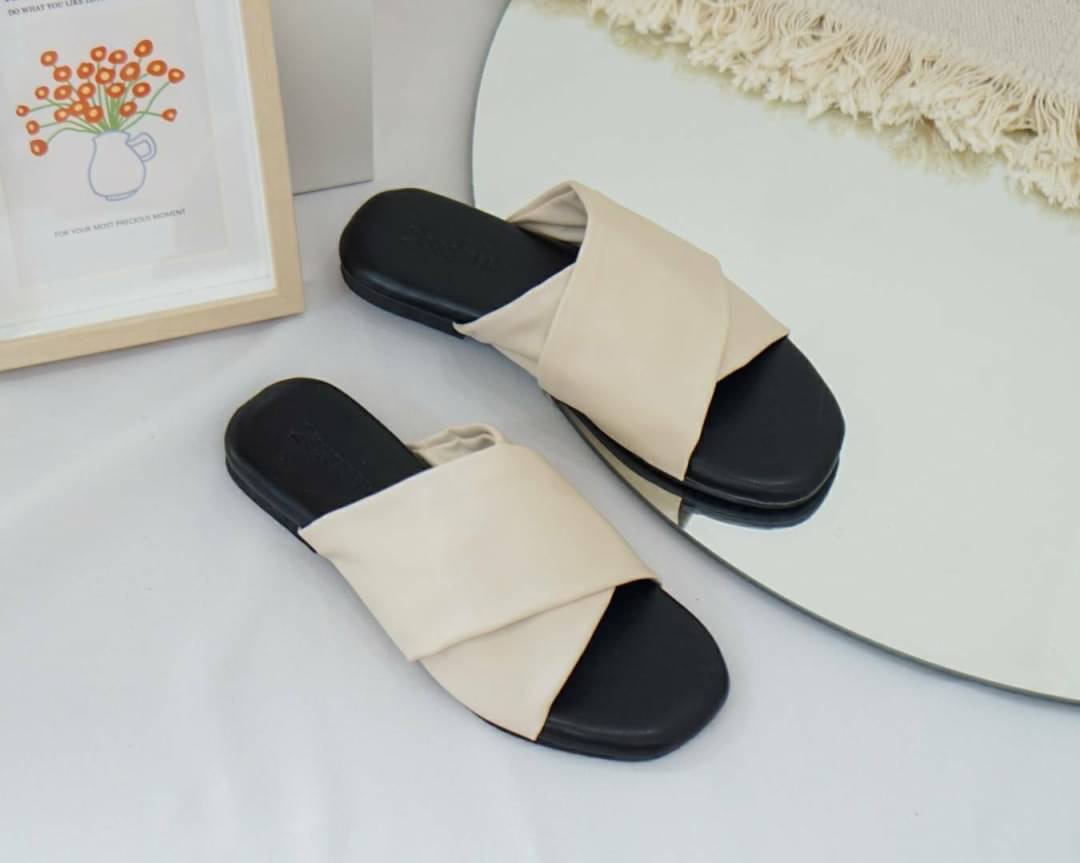 รองเท้าแตะ งานกล่อง คุณภาพดี น้องน่ารัก นุ่ม นิ่ม ที่สุดแล้ว ใส่แล้ว ชิคมาก แมชง่าย ได้ทุกลุคเลยค๊า