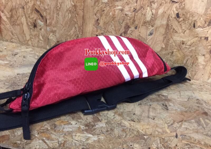 พร้อมส่ง ..... Adidas Originals National Waist Pack Factory กระเป๋าคาดอกและเอว เป็นอีกรุ่นที่ได้รับความนิยมเป็นอย่างมาก ด้วยแบบและดีไซน์ขนาดที่พอเหมาะ ใช้ได้ทุกเพศทุกสไตล์ กระเป๋าทำจากผ้าไนลอนลื่น น้ำหนักเบา ขนาดกำลังดี ดีจุของได้เยอะคะ เปิด-ปิดด้วยซิป ด้
