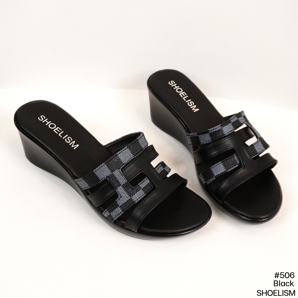 พร้อมส่งจ้า งานทูโทนที่ต้องมี! รองเท้าส้นเตารีด ความสูงกำลังดีใส่เดินสบาย ดีไซน์ลายตารางสลับสีพื้นให้ลุดสุดเก๋ เก็บหน้าเท้าดูเรียวสวย สาวหน้าเท้ากว้างแนะนำเลยค่า!!