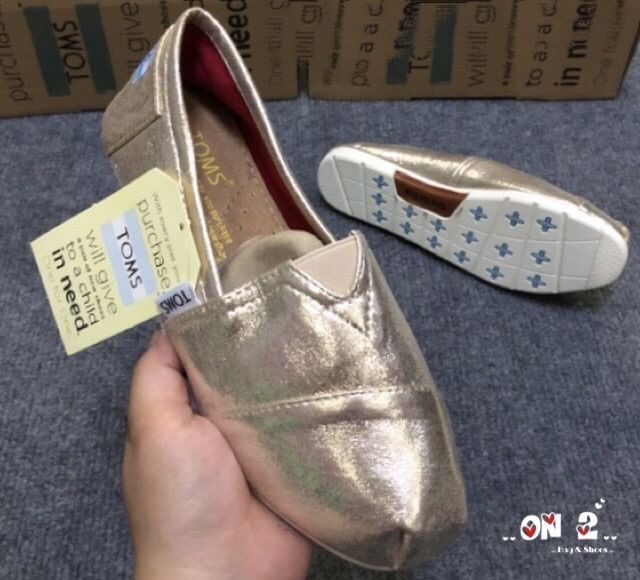 Toms Shoes พร้อมส่งค่ะส่งสุดฮิตรองเท้าสุดป๊อบมาทั้งลายNormal และลาย limited edition ใครรอรุ่นนี้อยู่ห้ามพลาดนะคะ