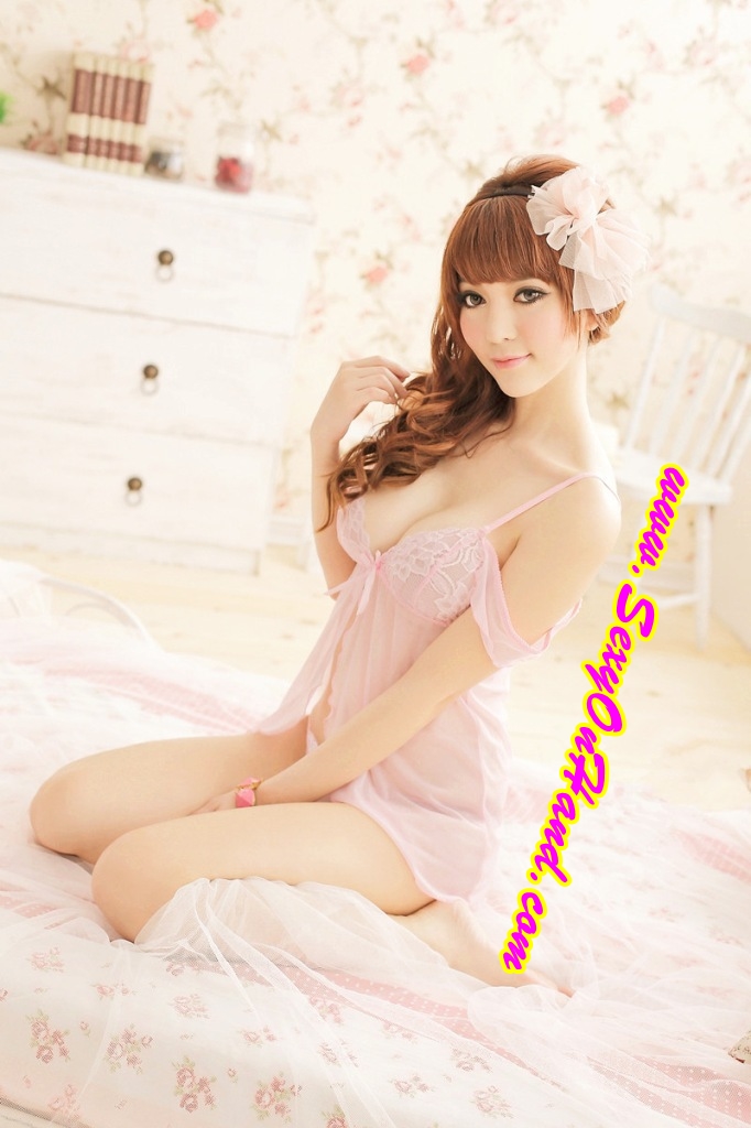 ชุดนอน เซ็กซี่ ชุดนอน ซีทรู สายเดี่ยว สีชมพู เนื้อผ้าบางเบา แบบผ่าหน้า แต่งขอบลูกไม้ช่วงอก และชายกระโปรง แบบชุด เรียบเก๋ แต่เย้ายวนมากคะ + G string เข้าชุด