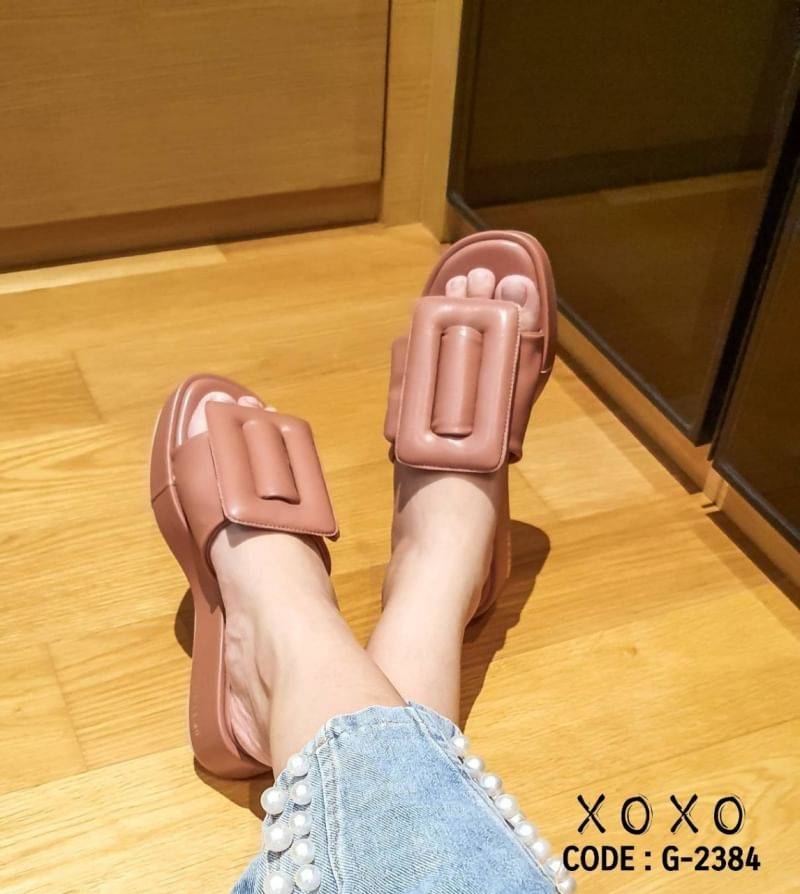 สินค้าพร้อมส่ง พื้นตีแบรนด์ : Boyy มันต้องมีคะ น้องน่ารักมาก นุ่มมากก(ก.ล้านตัวเลย) ใส่สบายส้นเตารีด ไม่เขย่งเท้า แมทส์ชุดง่าย น้ำหนักเบามาก วัสดุหนัง PU เข็มขัดใหญ่ที่ลูกค้าตามหาเยอะที่สุดคะ ราคาเบา งานสวยเกินราคาเลยจร้า