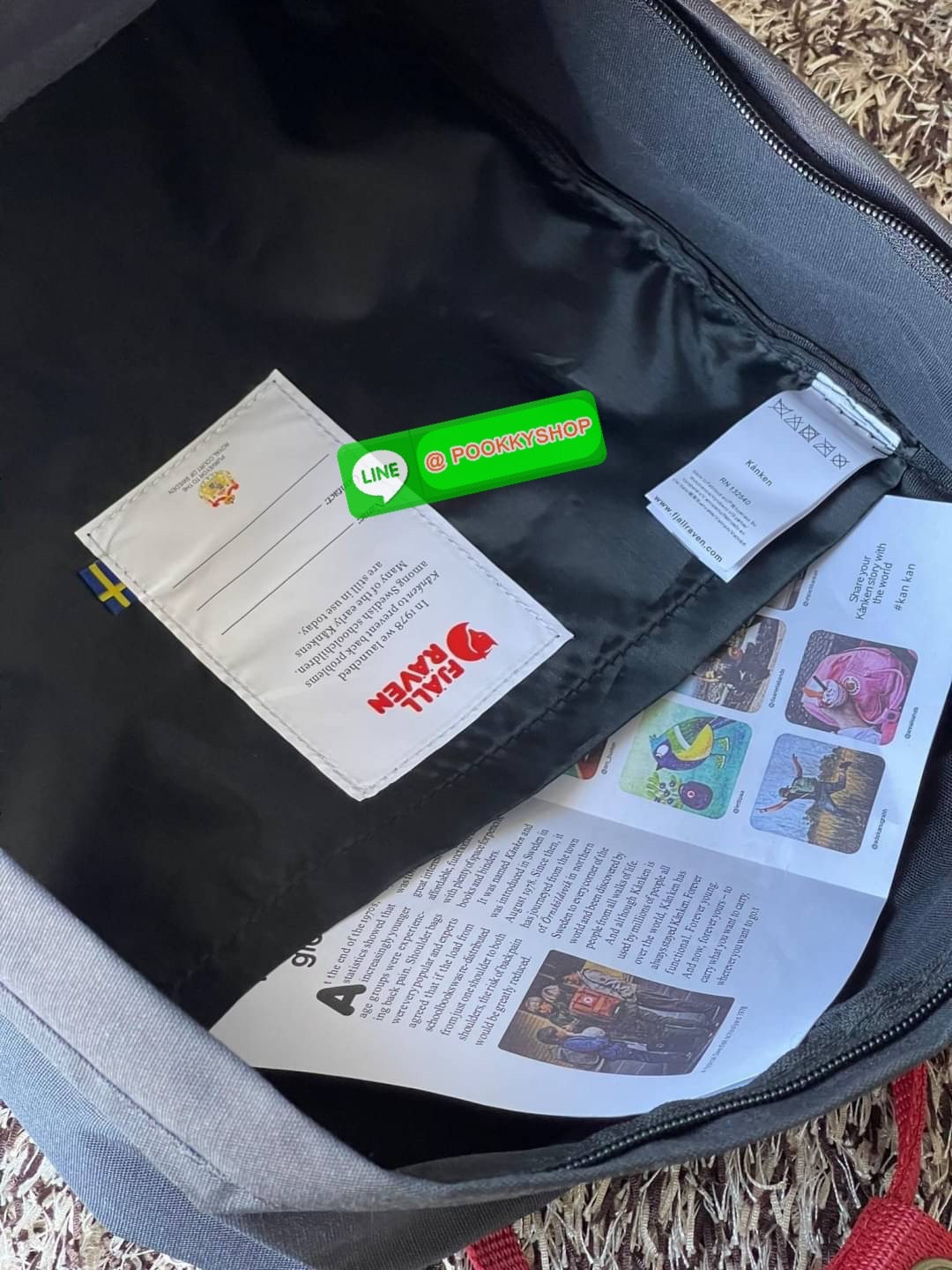 Fjallraven Kanken backpack รุ่น Classic แบรนด์ดังจากสวีเดนที่นิยมกันมากในหมู่วัยรุ่น กระเป๋าเป้ที่มีน้ำหนักเบา แต่มีความทนทาน และช่องว่างต่างๆมากขึ้น มีซิปหน้าสำหรับใส่ของกระจุกกระจิก และหูหิ้วทั้งด้านหน้าและด้านหลัง สำหรับการหิ้วถือได้สะดวก จุดเด่นที่ทำใ