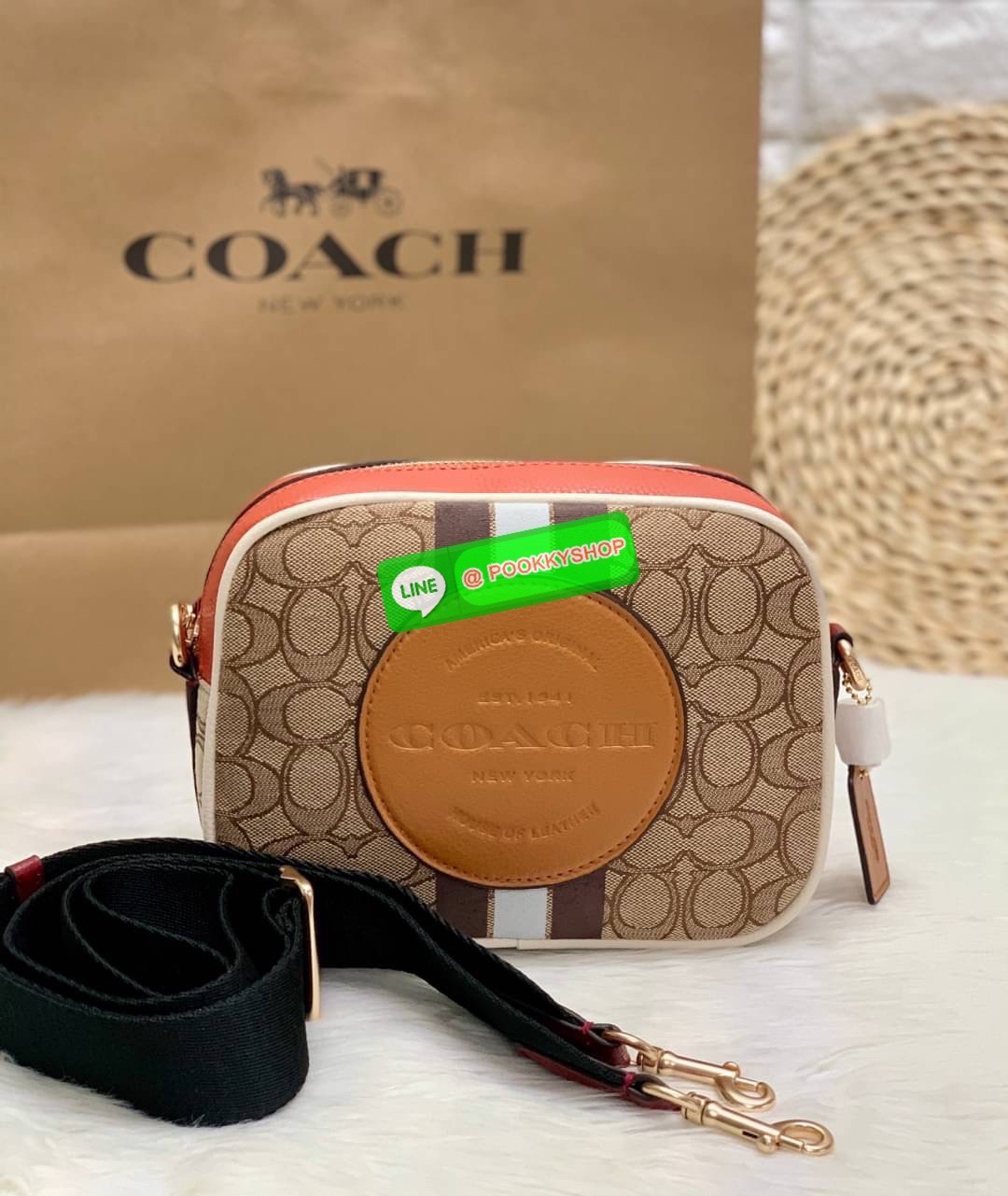 New arrival! 🌈รุ่นใหม่ห้ามพลาดค่ะ! Coach Dempsey Camera Bag In Signature Jacquard With Stripe And Coach Patch ((1912)) พร้อมส่งที่ไทย! กระเป๋าสะพายครอสบอดี้ร์กรือสะพายข้างได้ วัสดุJacquard+หนังแท้ สวยงามมากๆค่ะ ด้านหน้ามีป้ายวงกลมหนังโลโก้แบรนด์ เ