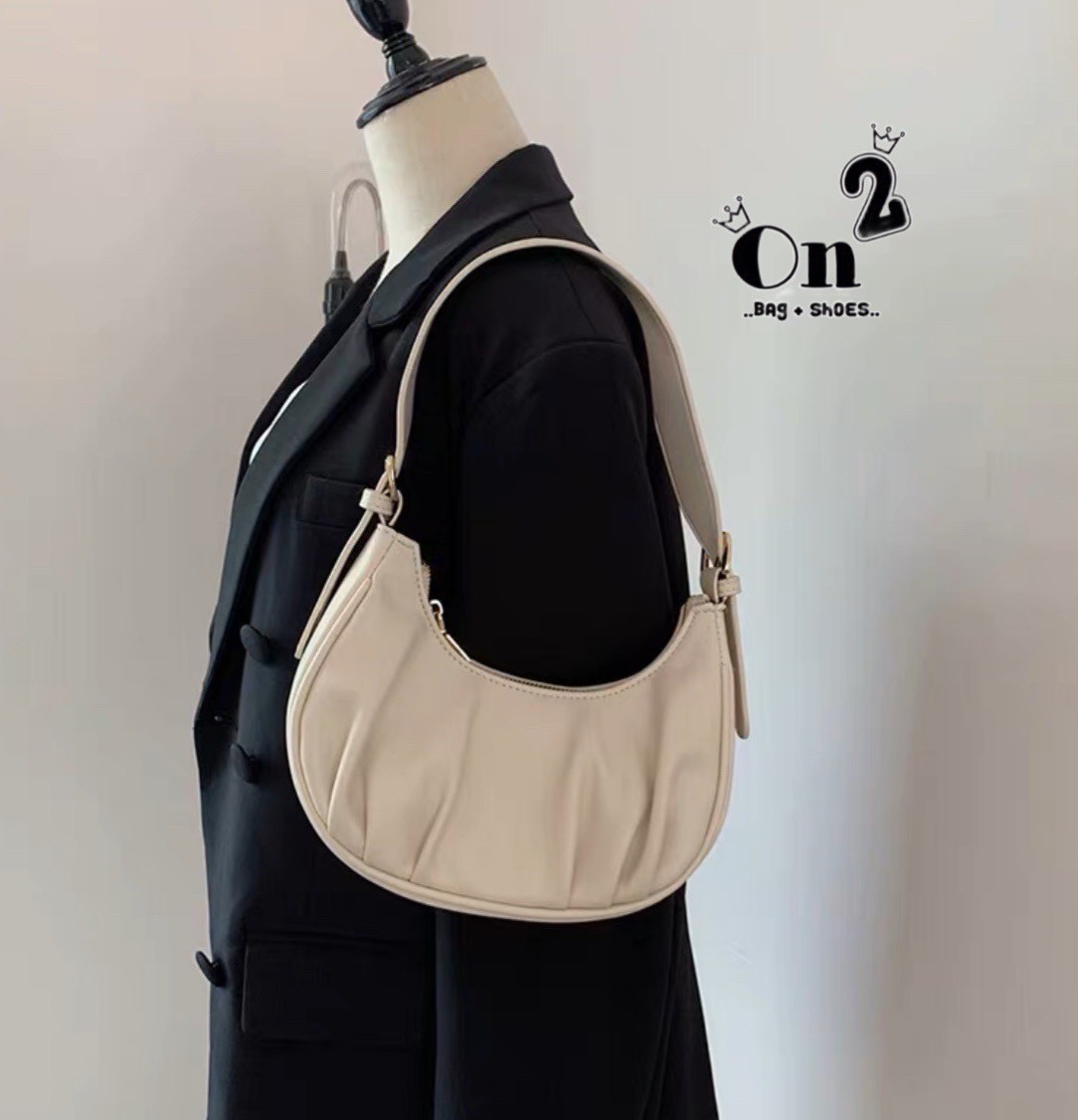 📣 Korean style bag 🇰🇷 กระเป๋าหนังPU ทรงโค้ง มีสายหนังสั้น 1 เส้น และสายยาว 1เส้น ปรับความยาวได้ รุ่นนี้สวยเก๋ ดูแพงมากกกก