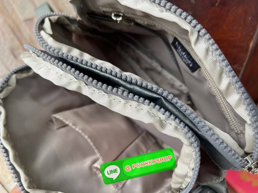 Kipling Keefe Crossbody Bag กระเป๋าสะพายคอลเลคชั่นใหม่จาก Light sand ขนาดกำลังดี ใส่กระเป๋าสตางค์ยาวได้ มีช่องใช้งานถึง4ช่อง สายสะพายปรับสั้นยาวได้ฟรีไซส์ ใช้งานสายคู่ คล้องไหล่ หรือปรับสายยาวสะพายพาดลำตัวดูลำลองไปอีกแบบ สำหรับสาวๆที่อยากหากระเป๋าคู่ใจสัก