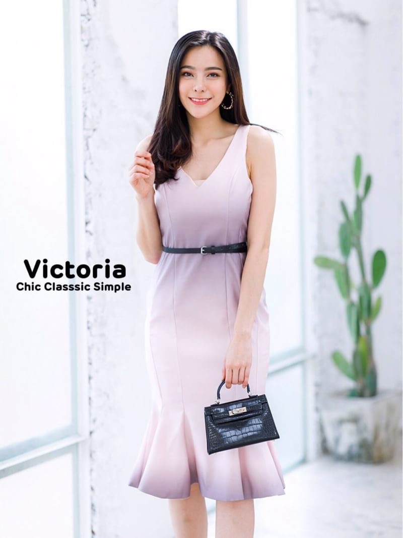 NEW arrivals by " VICTORIA " BRAND :: PE DETAIL :: เดรสแขนกุดผ้าพิมพ์งานไล่สีทั้งตัว มาในทรงเข้ารูป หางปลา มาพร้อมเข็มขัดสีดำเข้าเซ็ตกันให้ฟรีๆไปเลยค่า ตัวนี้ฮอตไอเท็มมากๆ ห้ามพลาดเลยนะคะ