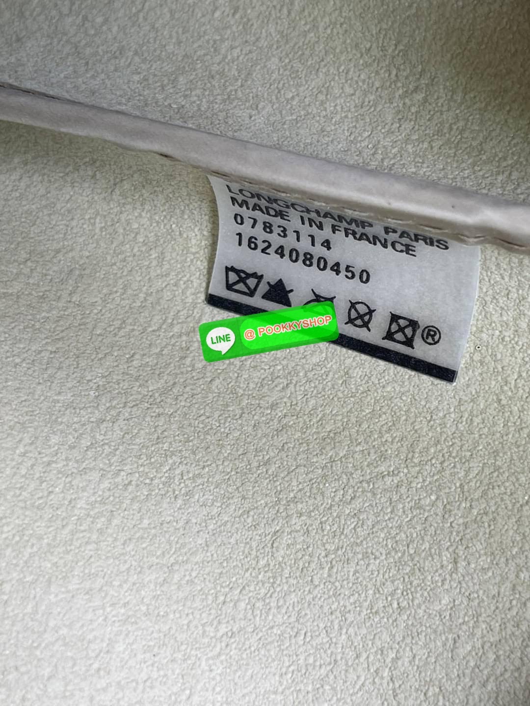 💕 LONGCHAMP BOXFORD TRAVEL BAG L กระเป๋าเดินทางขนาดใหญ่ มาพร้อมสายสะพายที่สามารถถอดได้ ให้คุณเลือกสะพายไหล่หรือถือได้ มีซิปรูดเปิดปิดกระเป๋าที่ให้คุณมั่นใจได้ว่าคุณจัดเก็บไอเท็มของคุณได้อย่างมิดชิด บ็อคฟอร์ด (BOXFORD) สะท้อนความเป็นเอกลักษณ์ของแบร