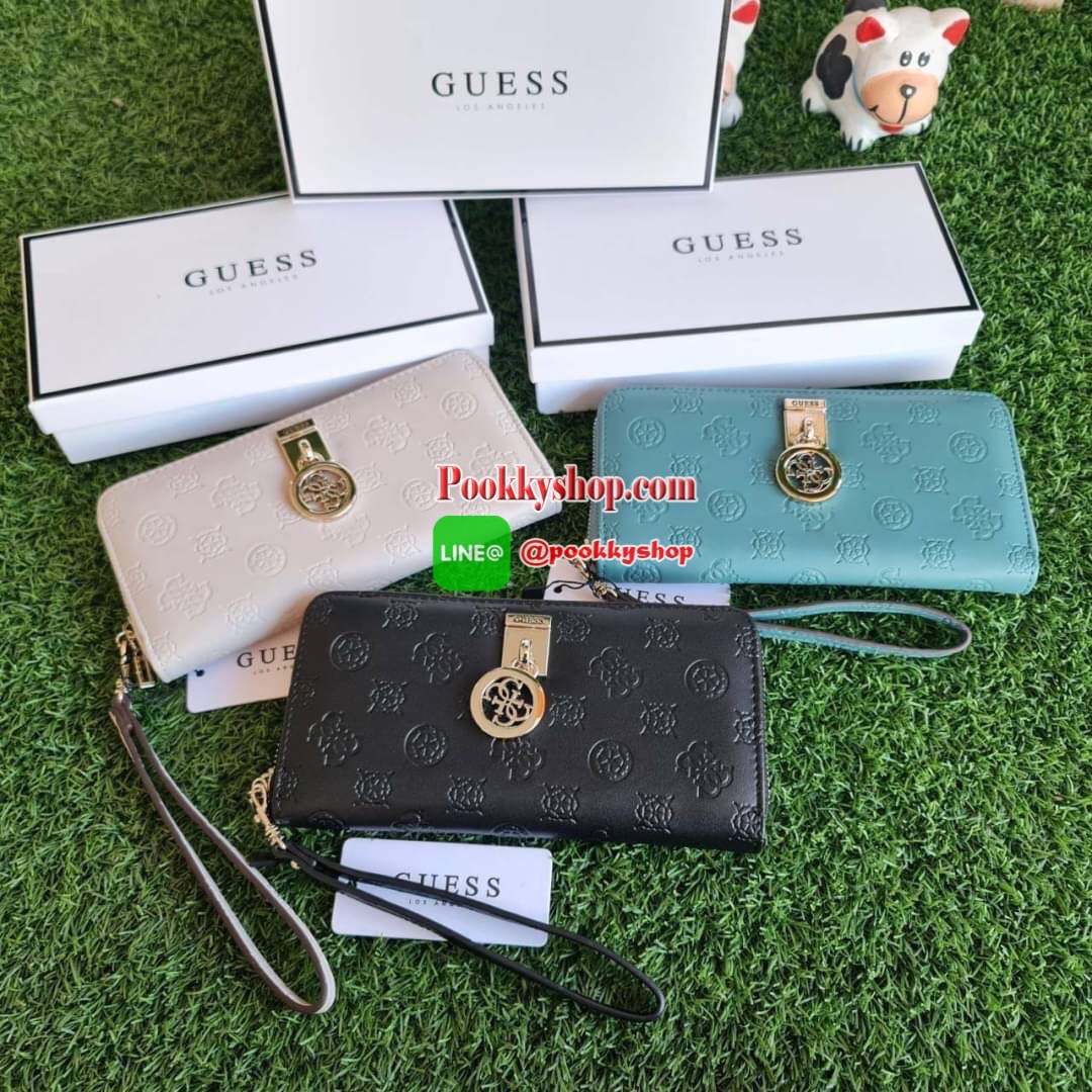 สินค้าใหม่!! กระเป๋าสตางค์ Guess ใบยาว ด้านหน้าปั้มชื่อแบรนด์บนโลหะ และห้อยโลหะโลโก้แบรนด์ หนังดีงามมาก เปิดมาด้านในมีช่องใหญ่3ช่องมีช่องซิป1ช่อง มีช่องเสียบบัตรและมีช่องซิปด้านหลัง1ช่องใช้งานได้จริง พร้อมกับสายคล้องมือบอกเลยรุ่นนี้ดีงามมากจ้าสาวๆ